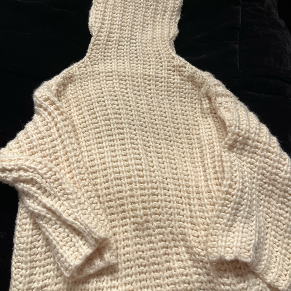 Brand new Zara chunky white turtleneck with tag